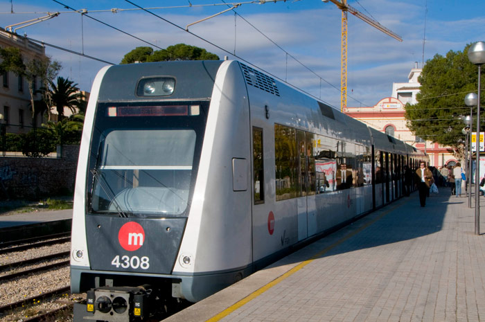 Metrovalencia: Serie 4.300. Tren el�ctrico de Vossloh. Dotaci�n: 55 unidades desde 2007. Circulan en la L-1 y L-5