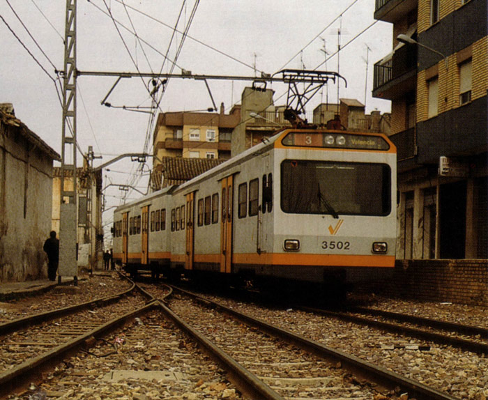 Metrovalencia. Trenes fuera de circulaci�n: Alcoyana (Macosa renovada): Tren el�ctrico que circul� en FGV entre 1-1-87 y 1995