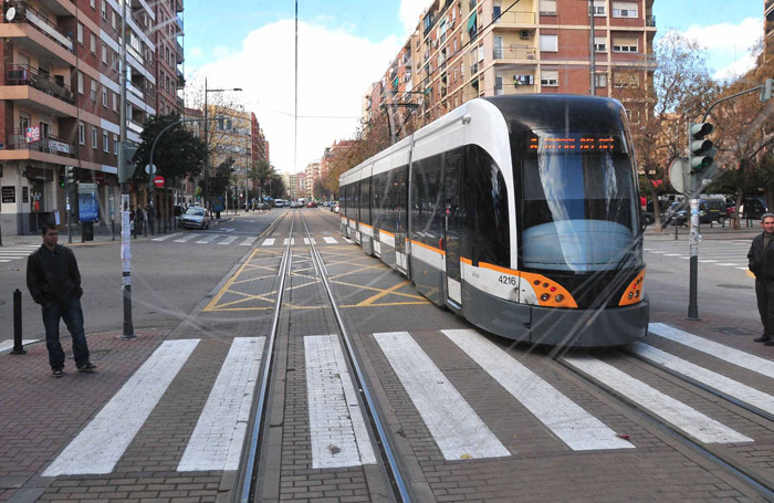 Metrovalencia: Serie 4.200: Tranv�a el�ctrico de Bombardier en circulaci�n en FGV desde 2007 (19 unidades. Circula por la  L-4, L-6 y prolongaci�n tranviaria L-5)