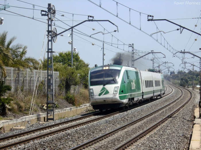 La BT de Adif pasando por la estaci�n de Altafulla-Tamarit (Tarragona). Foto Xavier Mart�nez Vidal (30-6-2010)