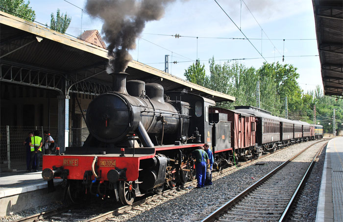 Locomotora Baldwin 140 con la composici�n del tren de la fresa (Aranjuez). Foto: Alberto de Juan