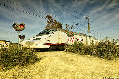 Alvia procedente de Alicante-T�rmino por el tramo Novelda-Mon�var con destino Madrid Chamart�n. Foto Oskar Kazubowski 28/03/2010