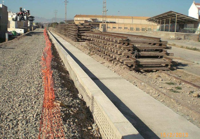 Trabajos de construcci�n de drenajes laterales