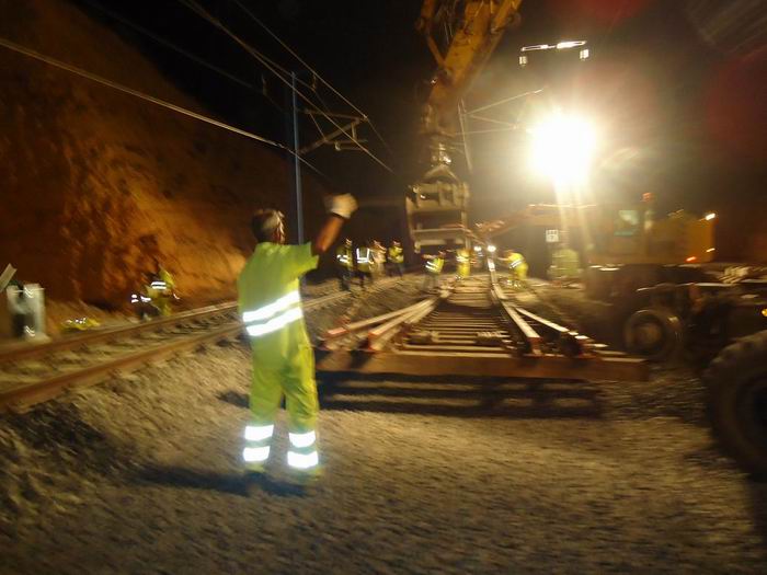 Montaje del desv�o provisional del acceso a la traza en la zona de El Villar