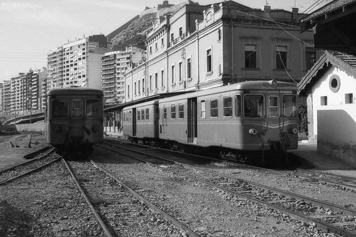 Automotores y remolques Billard fotografiados en la estaci�n de Alicante. Foto Juanjo Olaizola Elordi