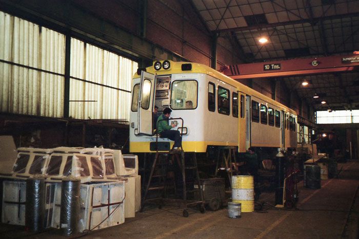 A principios de los a�os noventa, CAF moderniz� las unidades diesel MAN heredados por FGV de Feve. Foto Juanjo Olaizola Elordi