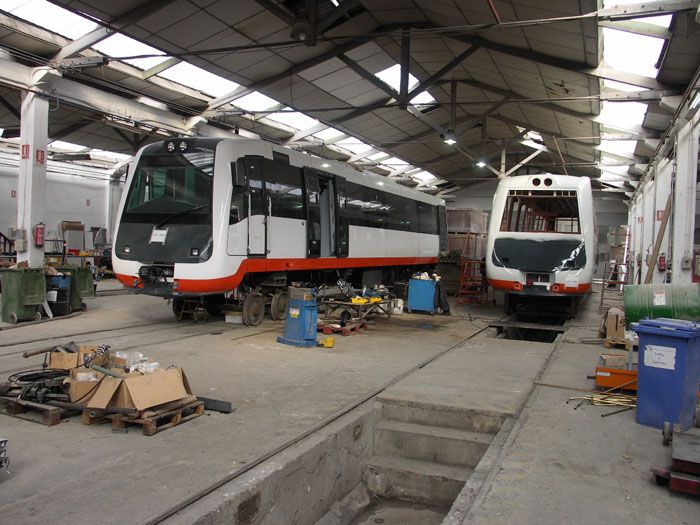 Transformaci�n de los primitivos automotores MAN en los modernos trenes de la serie 2.500 de FGV, realizada por Sunsundegui. En la actualidad, estas unidades aseguran la mayor parte del servicio entre Benidorm y D�nia. Foto Juanjo Olaizola Elordi