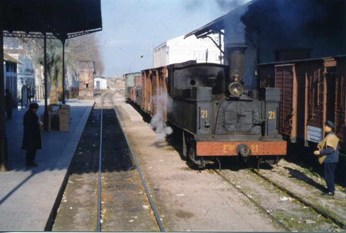 Locomotora de vapor del ferrocarril de Carcaixent a D�nia. Fotograf�a de Xavier Santamar�a.