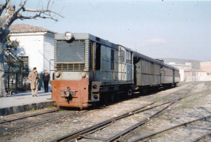 Tren de viajeros remolcado por una locomotora CAF/Batignolles. Fotograf�a de Jeremy Wiseman