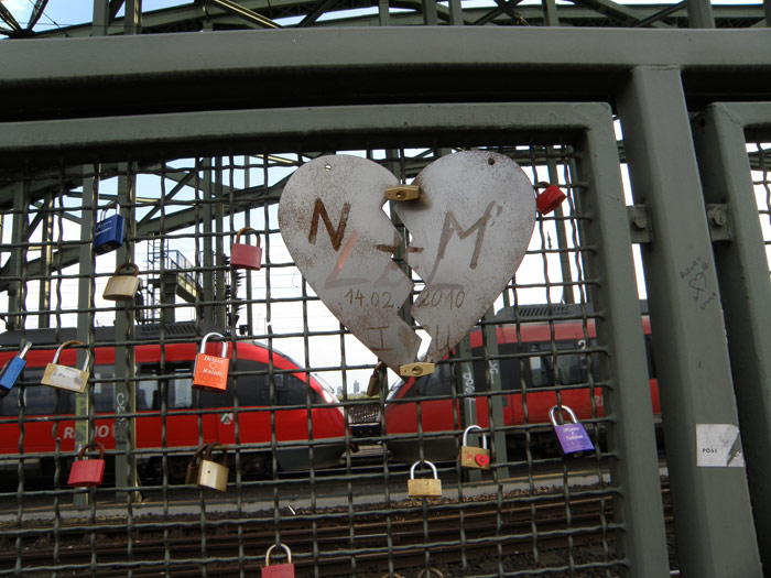 Algunos de los candados del puente Hohenzollern son especialmente creativos
