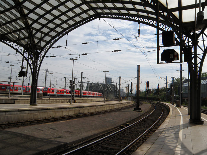 Salida de las v�as de la estaci�n de Colonia hacia el Rhin