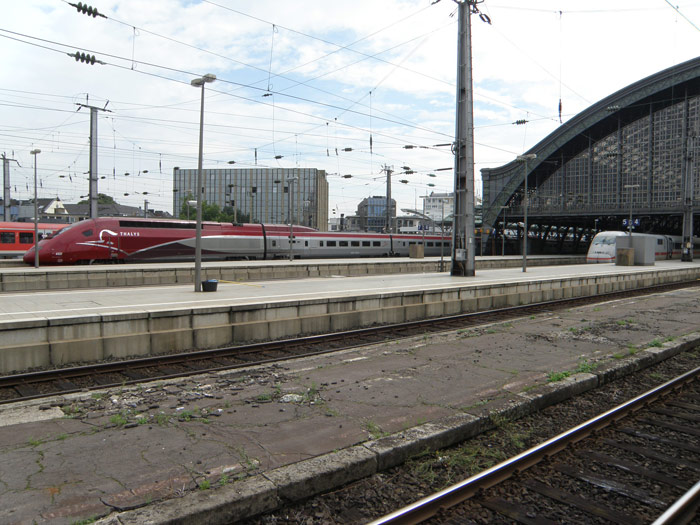 Un tren Thalys saliendo de la estaci�n hacia B�lgica