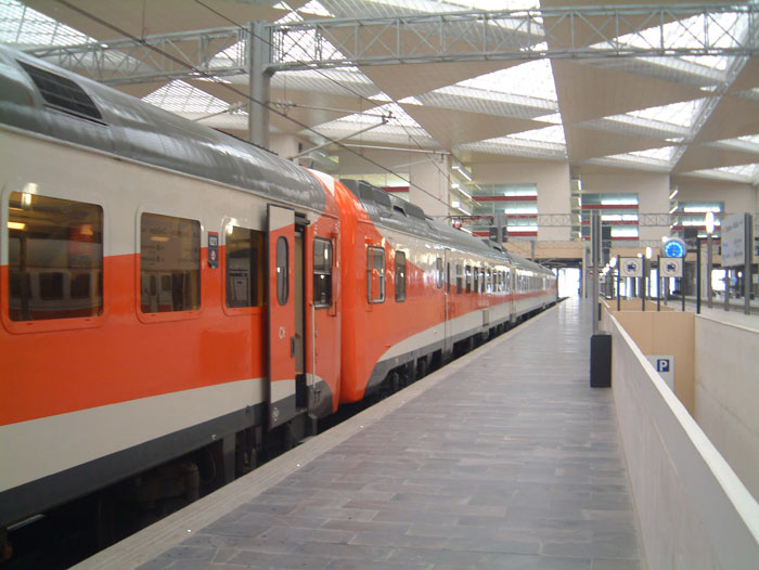 Doble tracci�n de electrotrenes, reformados integralmente para Regionales.