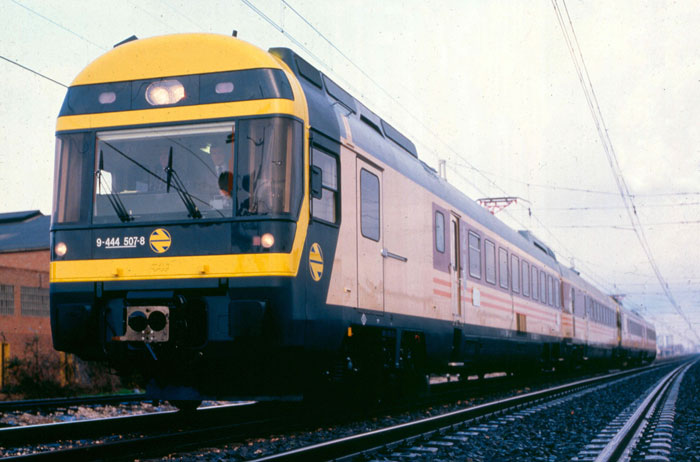 El primer electrotr�n de la segunda subserie