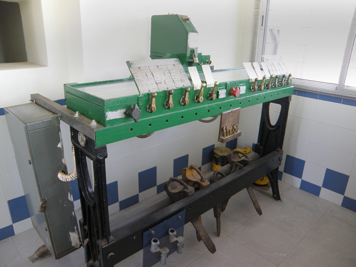 Mesa de palancas de la estaci�n de Torres Cabrera