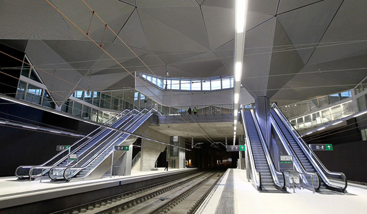 Escaleras mec�nicas de acceso al vest�bulo de la estaci�n