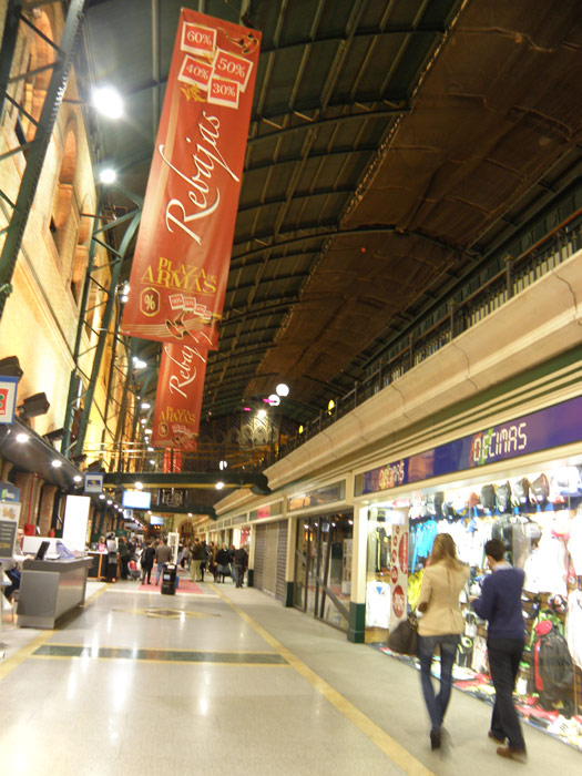 Interior de Plaza de Armas, con uno de los pasillos creados tras la construcci�n de un m�dulo central.