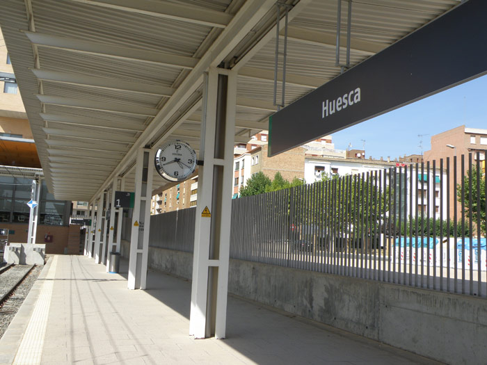 El and�n del lado este de la estaci�n, solo para trenes de ancho est�ndar