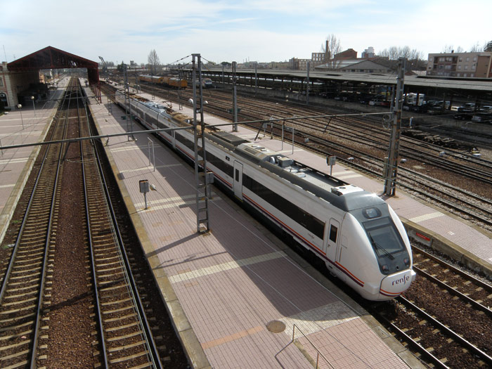 Electrotren serie 449 dispuesto a partir hacia Vigo