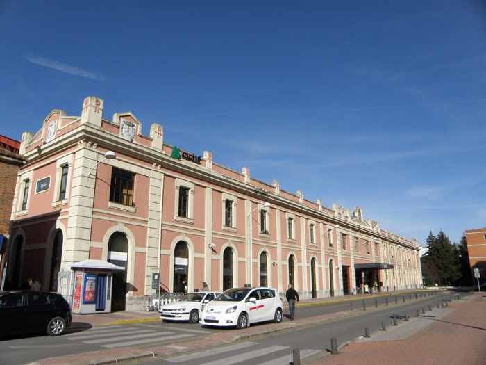 Exterior del antiguo edificio de viajeros de Leon
