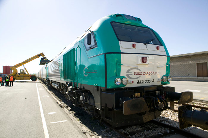 Locomotora serie 335 (Euro 4000 de Vossloh) que remolcaba el tren en el tramo ib�rico, desde Silla hasta Portbou
