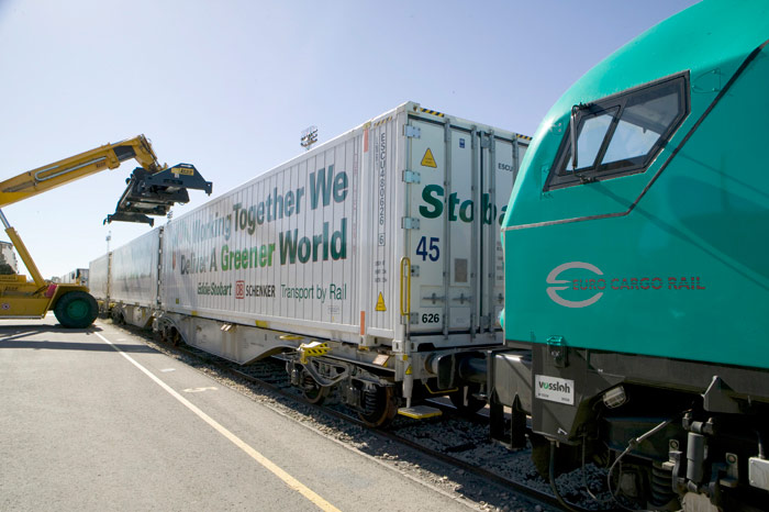 Operaciones de carga de del tren en Silla