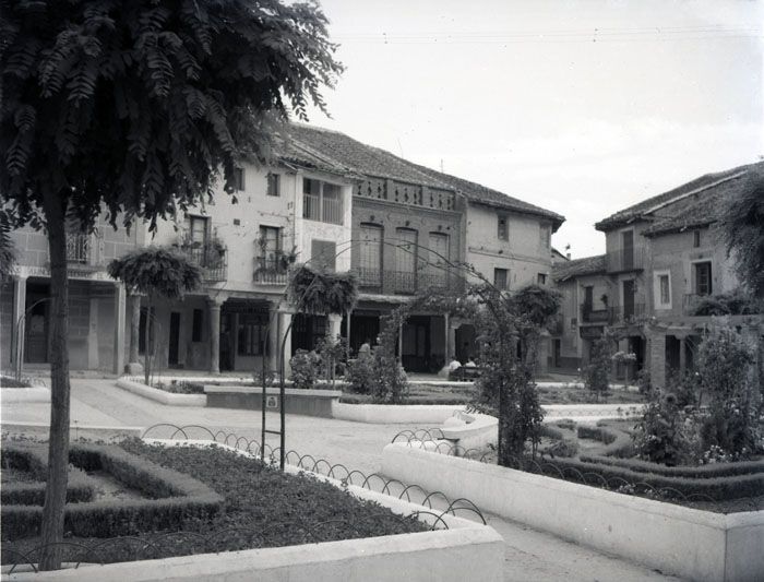 Imagen de la poblaci�n vallisoletana de Olmedo en 1954.Foto Colecci�n Vicente Garrido. AHF