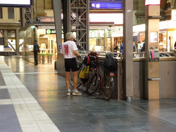 Los ciclistas forman parte del paisaje habitual de cualquier estaci�n alemana