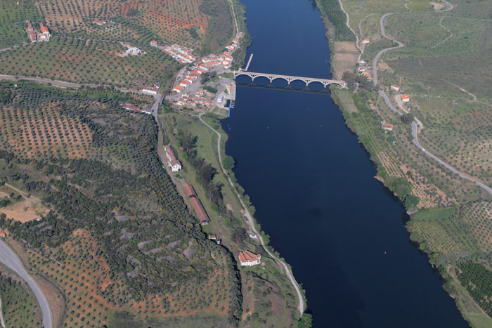 La estaci�n fronteriza lusitana de Barca de Alba, con su importante conjunto de instalaciones ferroviarias