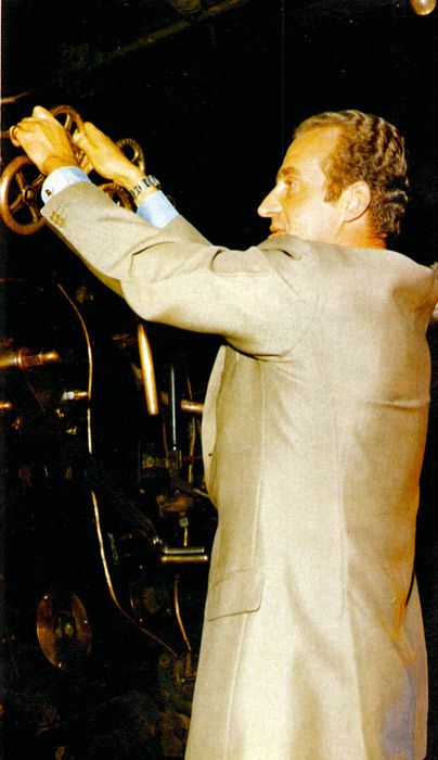 El 23 de junio de 1975, don Juan Carlos, Pr�ncipe de Espa�a, apagaba la Mikado 141 F2348, �ltima locomotora de vapor que circul�.