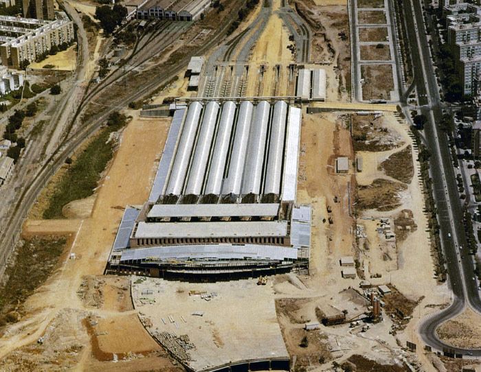 Santa Justa, en la fase final de su construcci�n en 1990 para recibir los trenes de alta velocidad.