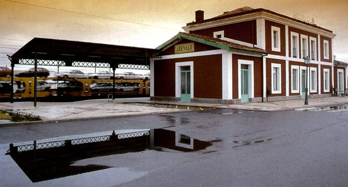M�s de 130 estaciones remodeladas en 1991. En la imagen, estaci�n de Ar�valo en Segovia.