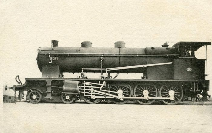 Fotograf�a de f�brica de una locomotora de la serie 4000 de Norte, en la que las barras de accionamiento de la distribuci�n evidencian que el puesto de conducci�n se sit�a a la izquierda.