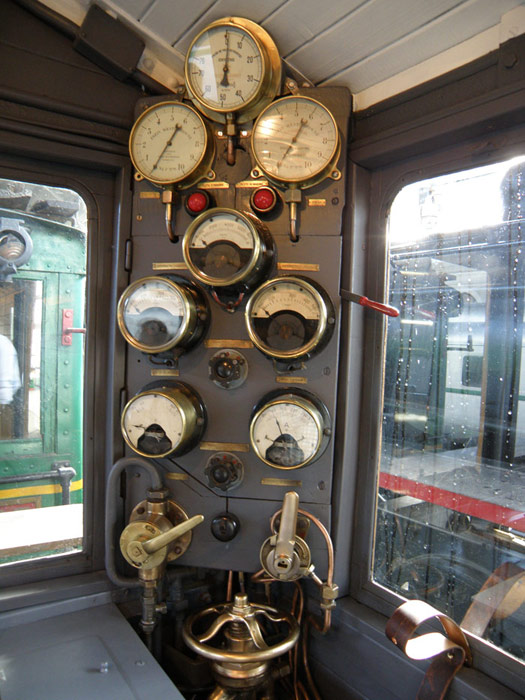 Indicadores de control de la locomotora 3 de Andaluces, en perfecto estado de revista.