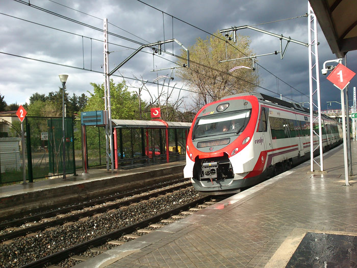 Civia entrando al apeadero de las Zorreras con destino el Escorial. Foto: Javier Fidalgo