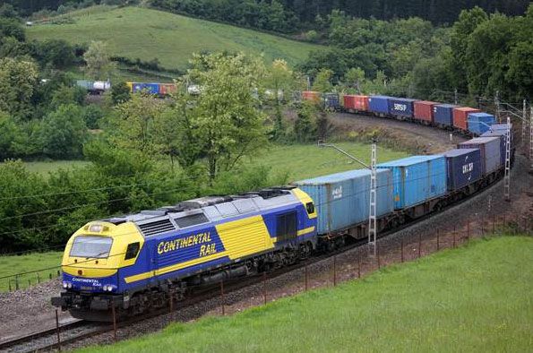 Locomotora 335 de Continental Rail, desciende las rampas de Ordu�a direcci�n Bilbao, a la altura de Artoma�a Foto: Alberto Matarranz Gonzalez.