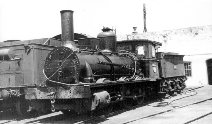 Locomotora de vapor 030-2350, ex MZA 374-399, construida por la Societ� Forges et Ateliers du Creusot. Archivo Hist�rico Ferroviario FA-0159-011