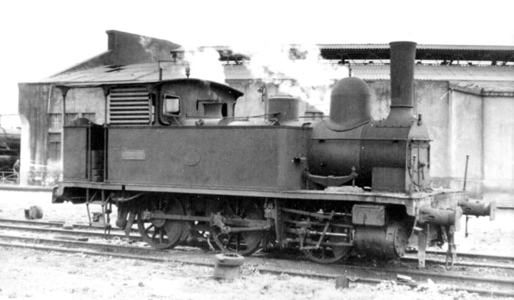 Locomotora de vapor 030-0219, ex Compa��a del Ferrocarril de Torralba a Soria 30-34, detenida en la estaci�n de Miranda de Ebro. Archivo Hist�rico Ferroviario FA-0159-029