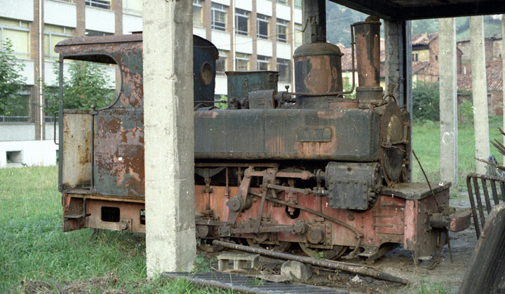 La SHE 5 en el estado que presentaba cuando fue recuperada por el Museo del Ferrocarril en 1995, tras treinta a�os fuera de servicio