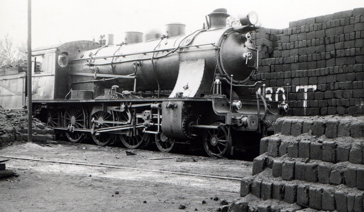 Locomotora "Mastodonte" del Central de Arag�n, fotografiada en Teruel. Fotograf�a de Xavier Santamar�a