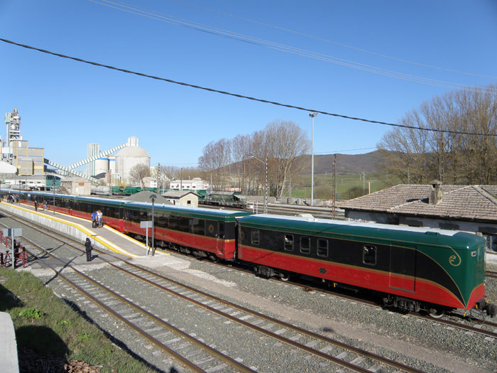 El Expreso de La Robla en las v�a de Mataporquera