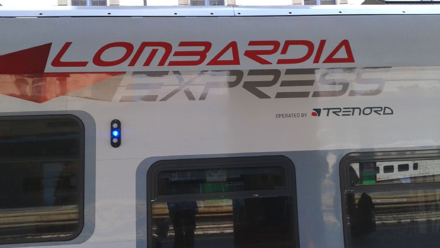 Desde el centro de la ciudad parten los Lombardia Express sirviendo tambi�n la relaci�n con el aeropuerto de Malpensa