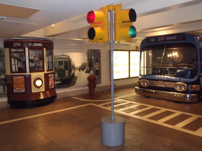 Sem�foro en la sala dedicada al resto del transporte p�blico neoyorquino