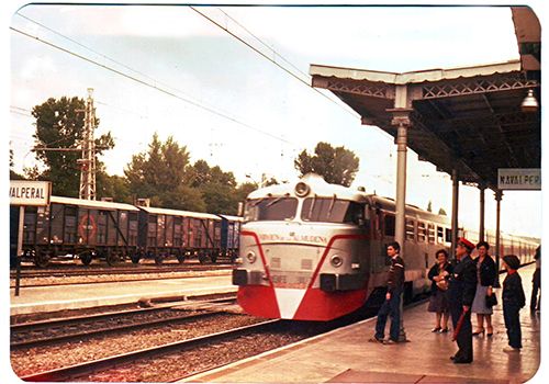 Talgo en la estaci�n de Navalperal de Pinares (�vila) a�o 1980 Foto: Carmen Clara de Val de Aguilar