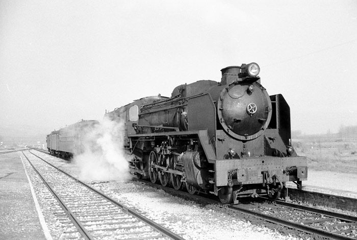 El omnibus de Burgos a Calatayud cubr�a parte de la l�nea del ferrocarril de Santander al Mediterr�neo. Fotograf�a de Martin Dieterich