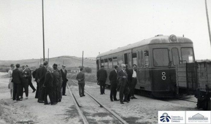 1964. Automotor de la l�nea Madrid a Almorox. (1964). Foto Juan Bautista Cabrera P�rez-Caballero. Archivo Hist�rico Ferroviario