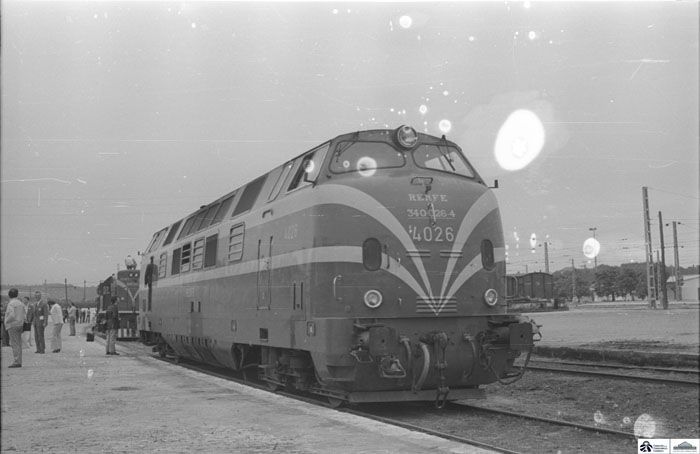 1972. Locomotora di�sel 340-026-4 (Ex 4026) en Barcelona con motivo de la exposici�n del XIX Congreso Morop. (1972). Foto Juan Bautista Cabrera P�rez-Caballero. Archivo Hist�rico Ferroviario.