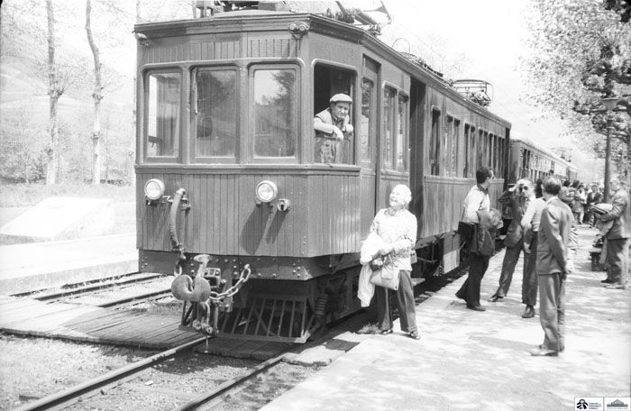1972. Ferrocarril de v�a estrecha en Guip�zcoa. (1972). Foto Gustavo Reder Klingebeil.  Archivo Hist�rico Ferroviario.