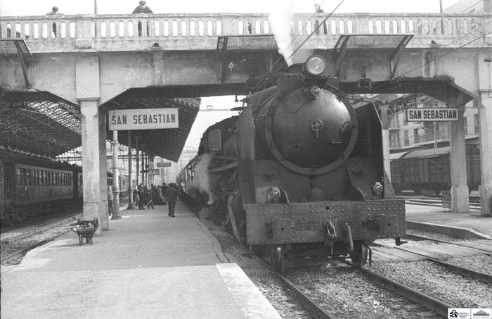 1972. Estaci�n de San Sebasti�n. (1972). Foto Juan Bautista Cabrera P�rez-Caballero. Archivo Hist�rico Ferroviario.