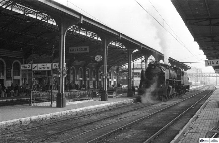 1972. Estaci�n de Valladolid. (1972). Foto Juan Bautista Cabrera P�rez-Caballero. Archivo Hist�rico Ferroviario.